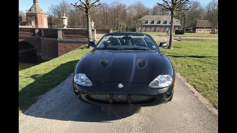 Second-hand Jaguar XKR 363 CP (266 kW) 2000 Negru Cabrio