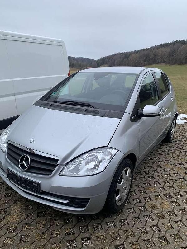 Gebraucht Mercedes A180 116 PS (85 kW) 2011 Grau Kleinwagen