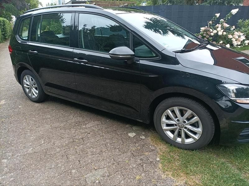 Gebraucht VW Touran 116 PS (85 kW) 2018 Schwarz Van / Kleinbus
