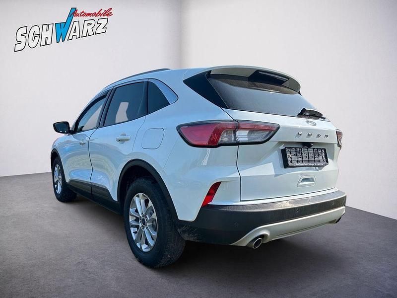 Gebraucht Ford Kuga Titanium 150 PS (110 kW) 2021 Weiß SUV