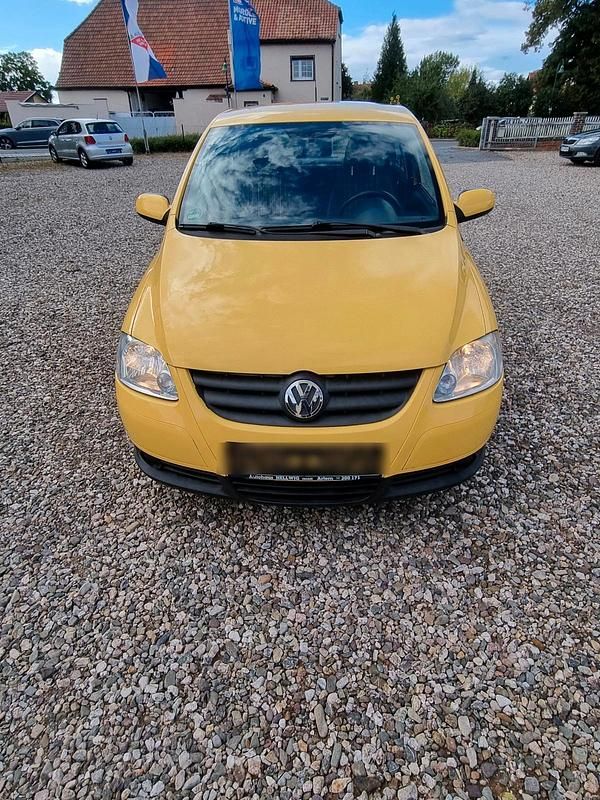 Gebraucht VW Fox 54 PS (39 kW) 2010 Gelb Kleinwagen