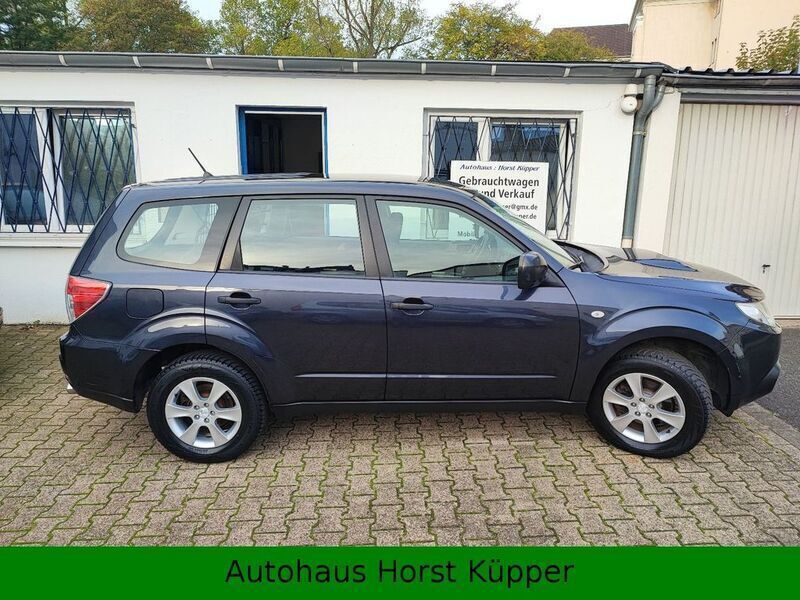 Grau Gebraucht 2011 Subaru Forester Trend SUV | 5.700 € (Teuer) - Bild 1/4