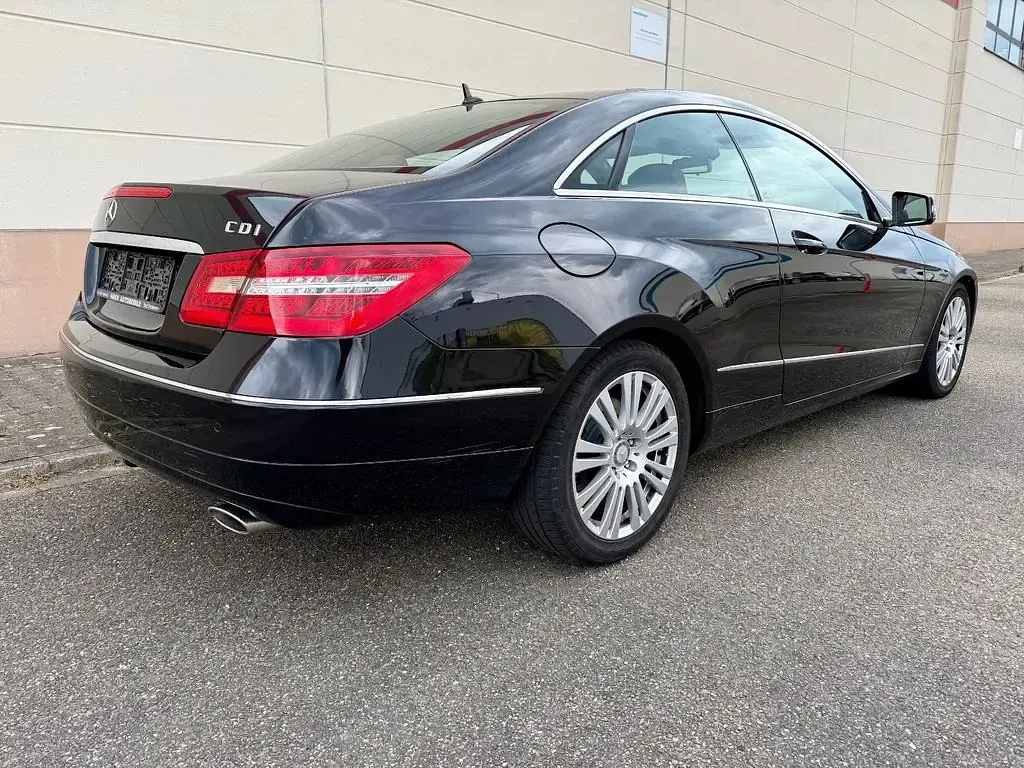 Gebraucht Mercedes E350 265 PS (194 kW) 2012 Schwarz Coupé
