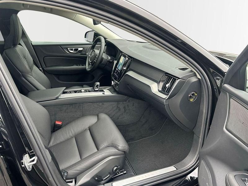 Gebraucht Volvo V60 Plus 197 PS (144 kW) 2025 Metallic (schwarz Kombi