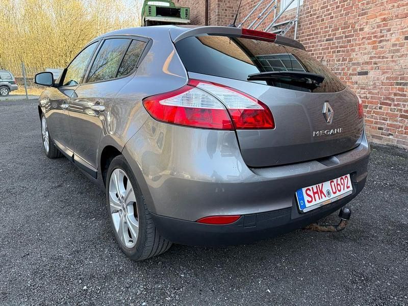 Gebraucht Renault Mégane Dynamique 110 PS (80 kW) 2011 Grau Limousine