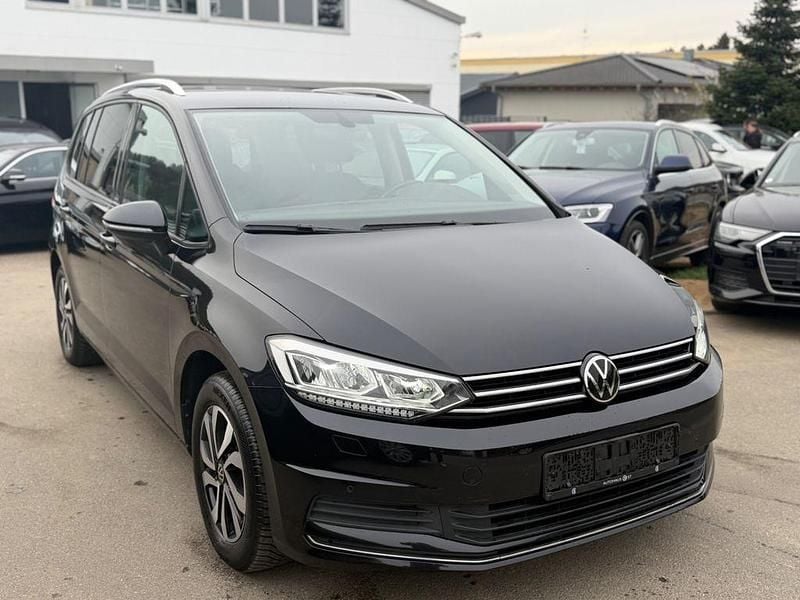 Gebraucht VW Touran Active 150 PS (110 kW) 2021 Schwarz Van / Kleinbus