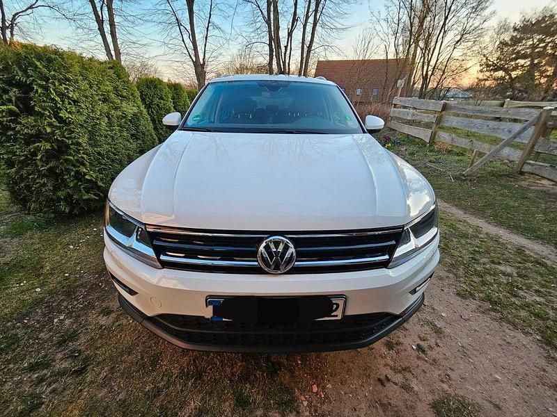 Weiß Gebraucht 2020 VW Tiguan United SUV | 25.900 € (Fairer Preis) - Bild 1/4