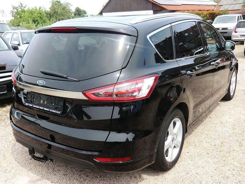 Gebraucht Ford S-MAX Titanium 160 PS (117 kW) 2017 Schwarz Van / Kleinbus