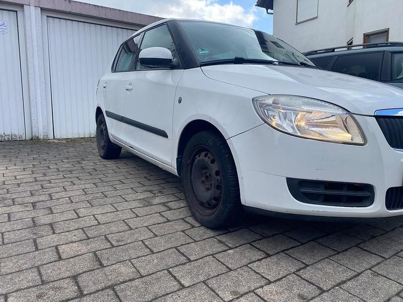 Gebraucht Skoda Fabia 70 PS (51 kW) 2009 Weiß Kleinwagen