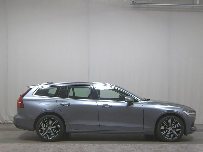 Grau Gebraucht 2021 Volvo V60 Inscription Kombi | 15.950 € (Fairer Preis) - Bild 1/4