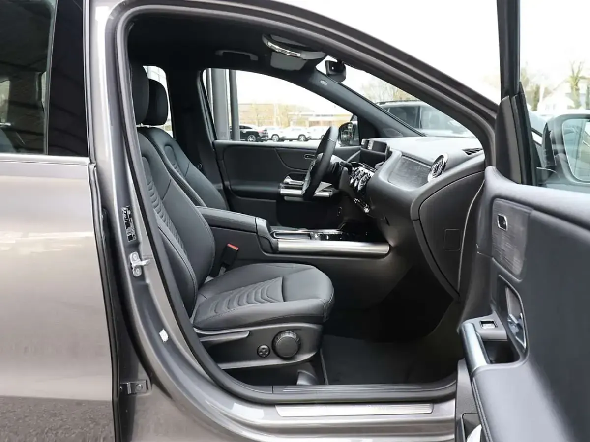 Gebraucht Mercedes B180 Advanced Plus 136 PS (100 kW) 2025 Schwarz / nachtschwarz Kleinwagen