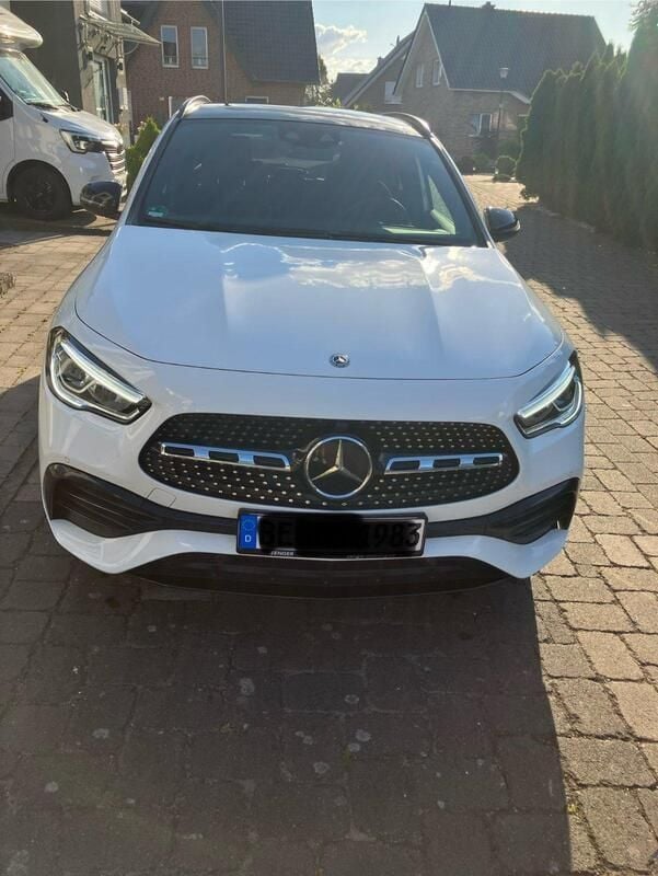 Weiß Gebraucht 2020 Mercedes GLA250 AMG line SUV | 35.777 € (Fairer Preis) - Bild 1/4