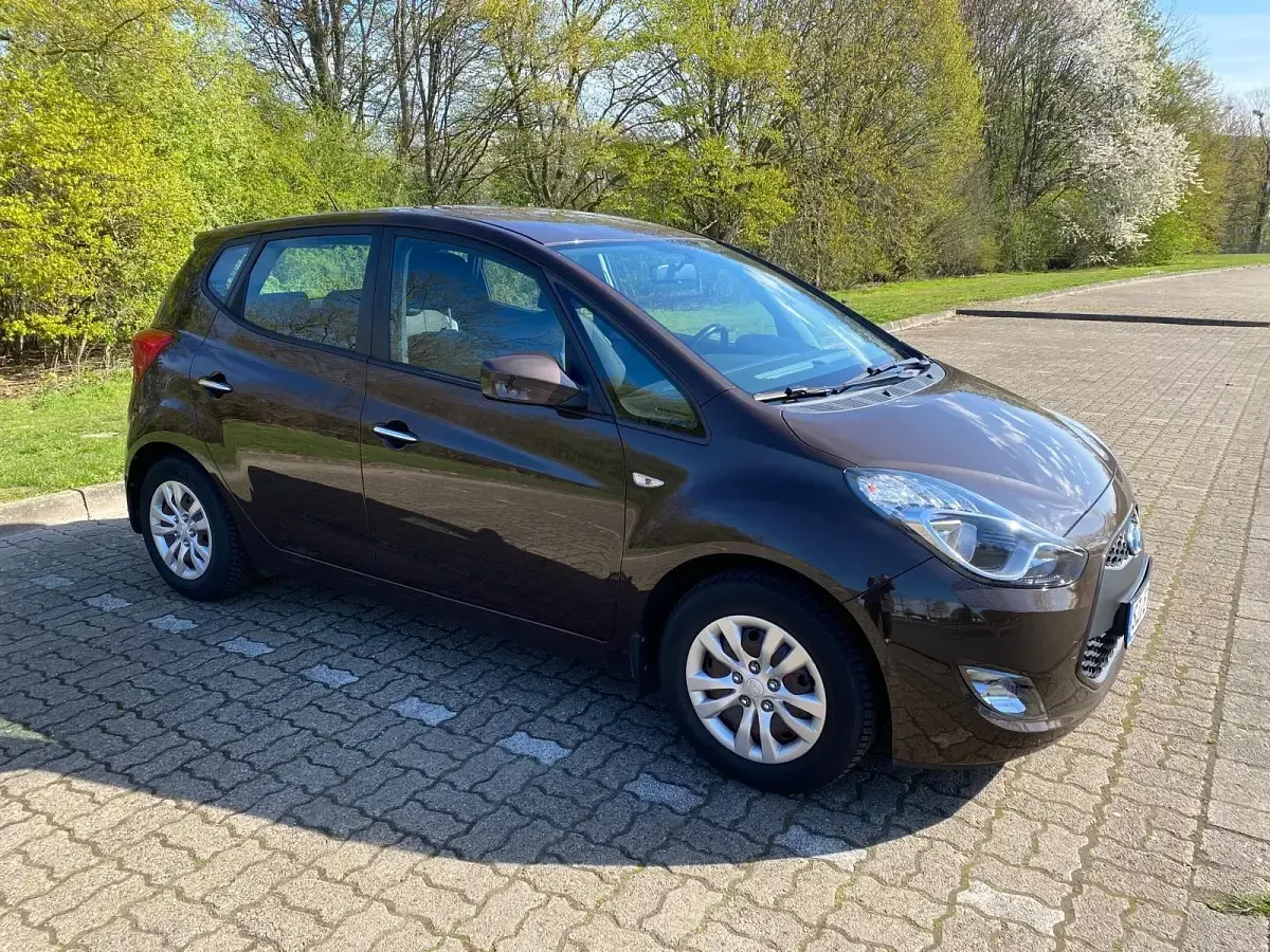 Gebraucht Hyundai i20 90 PS (66 kW) 2017 Braun Limousine