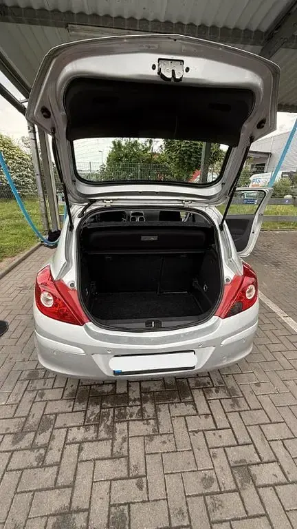 Usado Opel Corsa Catch Me 80 HP (58 kW) 2007 Prateado Citadino