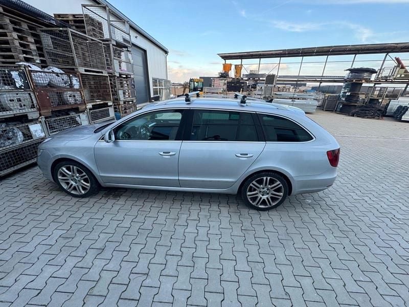 Gebraucht Skoda Superb Active 170 PS (125 kW) 2012 Silber Kombi