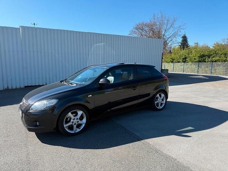Gebraucht Kia Ceed 125 PS (91 kW) 2009 Schwarz Kleinwagen