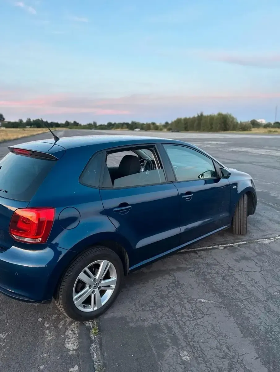 Gebraucht VW Polo 105 PS (77 kW) 2014 Blau Kleinwagen