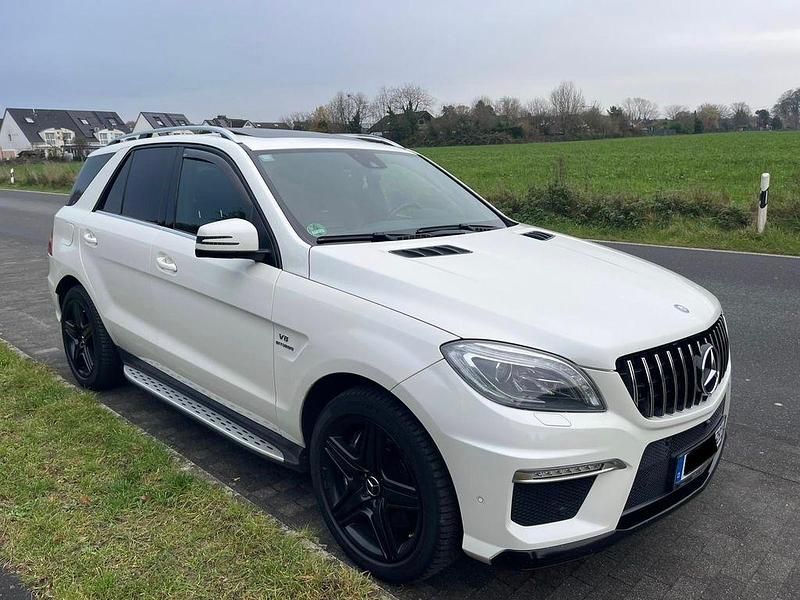 Weiß Gebraucht 2013 Mercedes ML63 AMG AMG SUV | 24.000 € (Fairer Preis) - Bild 1/4