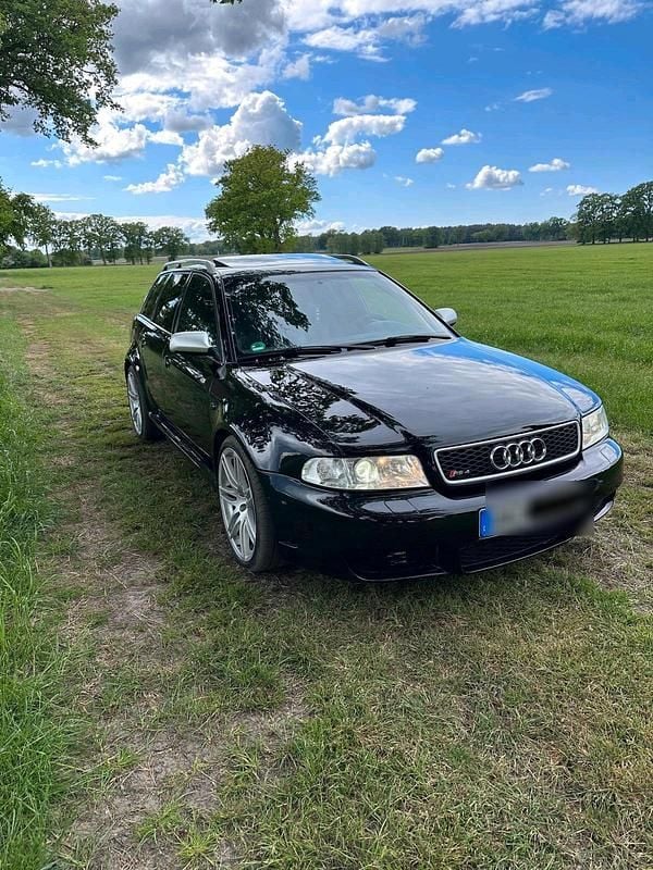 Schwarz Gebraucht 2000 Audi RS4 Kombi | 49.900 € (Etwas zu teuer) - Bild 1/4
