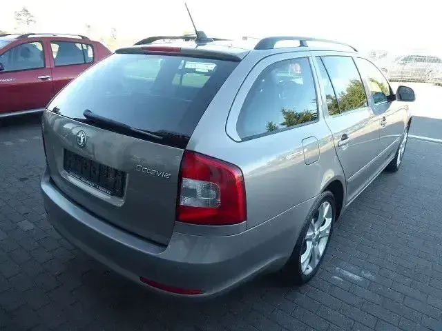 Używany Skoda Octavia Elegance 160 KM (117 kW) 2011 Beżowy Kombi