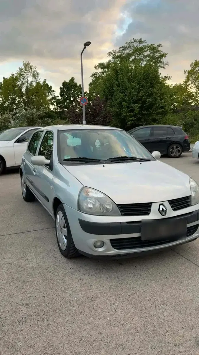 Używany Renault Clio II 107 KM (78 kW) 2004 Srebrny Hatchback
