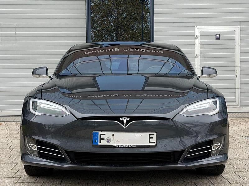 Silber Gebraucht 2017 Tesla Model S Kleinwagen | 27.700 € - Bild 1/4