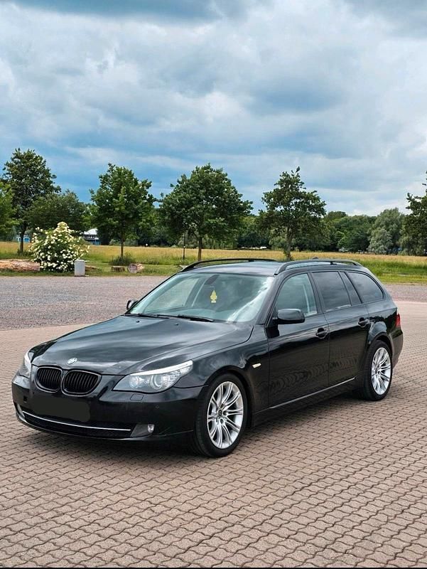 Gebraucht BMW 530 235 PS (172 kW) 2008 Schwarz Kombi