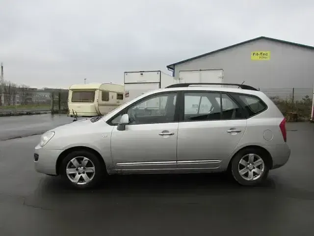 Gebraucht Kia Carens EX 144 PS (105 kW) 2009 Brilliantsilber met. Van / Kleinbus