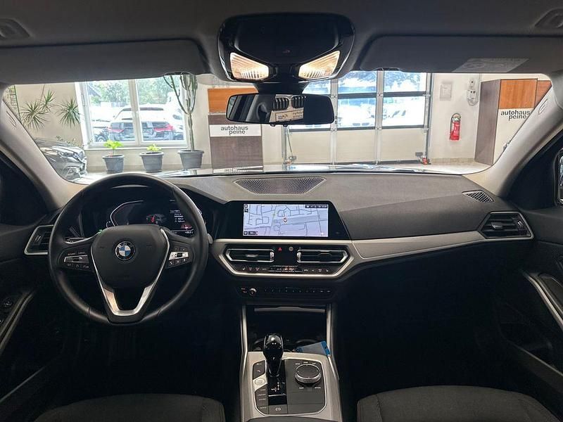 Gebraucht BMW 318 Sport Line 150 PS (110 kW) 2022 Schwarz Limousine