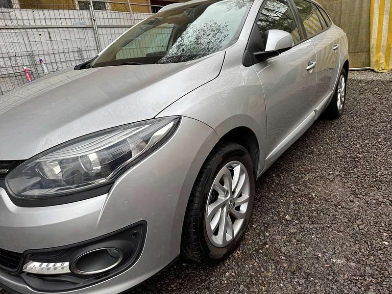 Gebraucht Renault Mégane GrandTour Initiale Paris 116 PS (85 kW) 2014 Platingrau Kombi