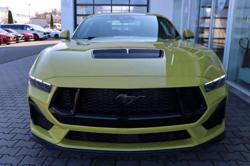 Neu Ford Mustang Fastback 446 PS (328 kW) 2026 Intense lime yellow metallic Coupé