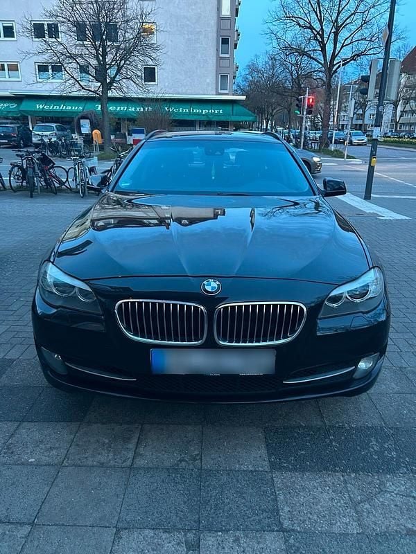 Gebraucht BMW 520 180 PS (132 kW) 2011 Schwarz Kombi