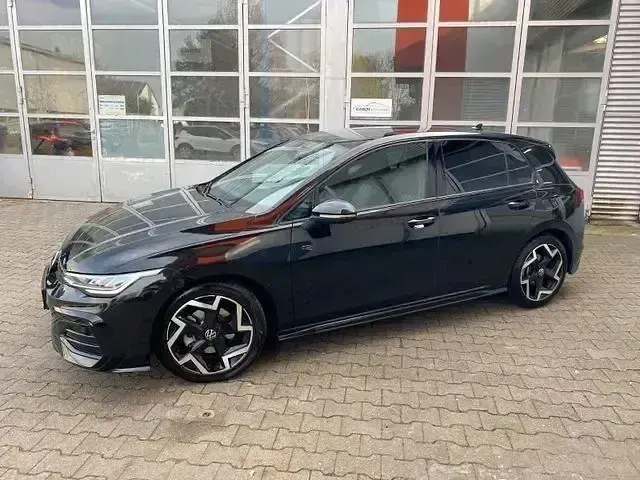Gebraucht VW Golf VIII R-line 150 PS (110 kW) 2025 Andere Limousine