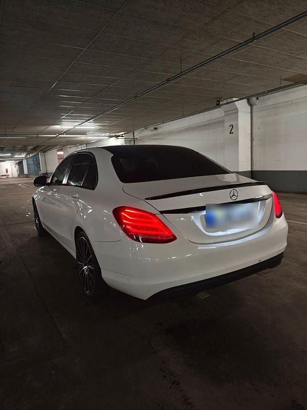 Weiß Gebraucht 2016 Mercedes 200 Limousine | 18.500 € - Bild 1/4