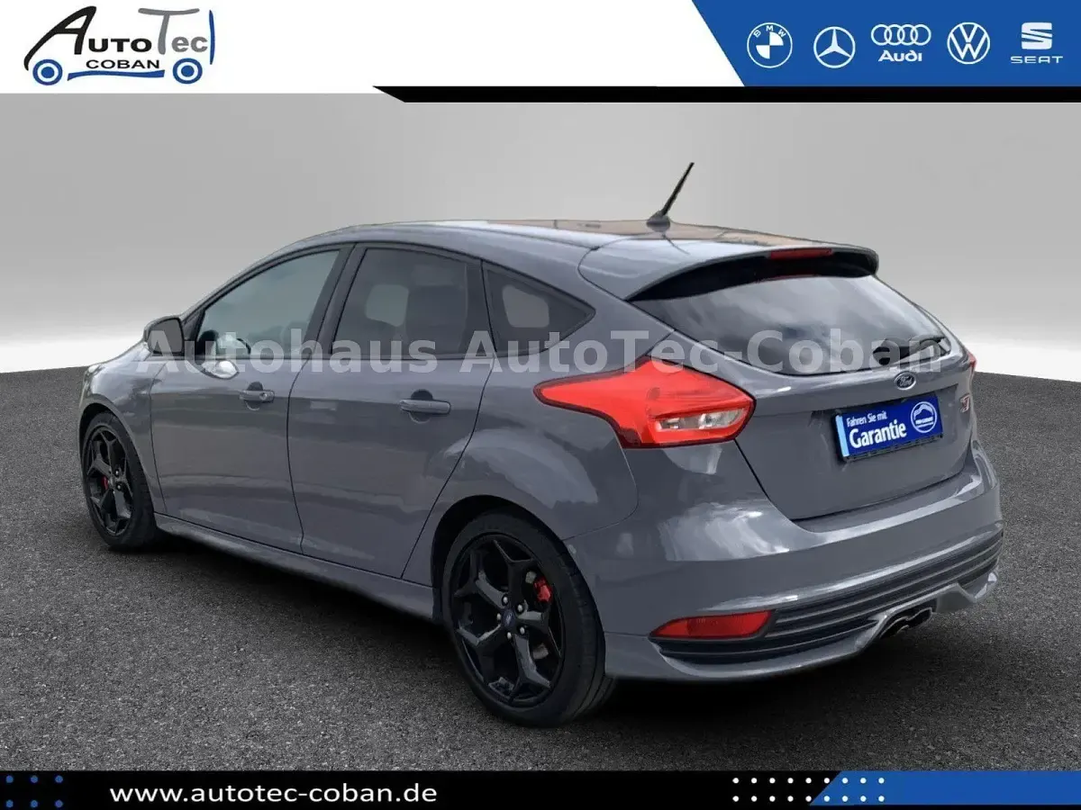 Gebraucht Ford Focus ST 250 PS (183 kW) 2018 Grau Limousine