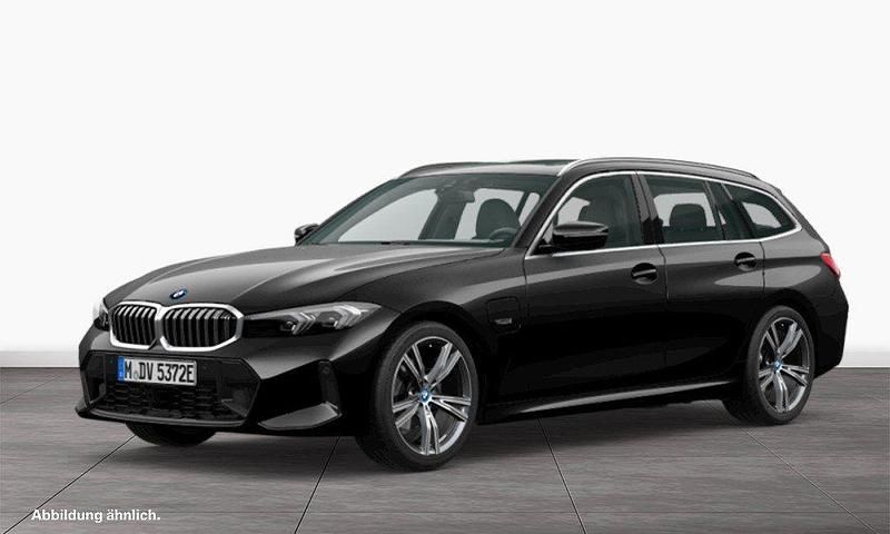 Schwarz Gebraucht 2022 BMW 320e M Sport Kombi | 33.801 € (Teuer) - Bild 1/3