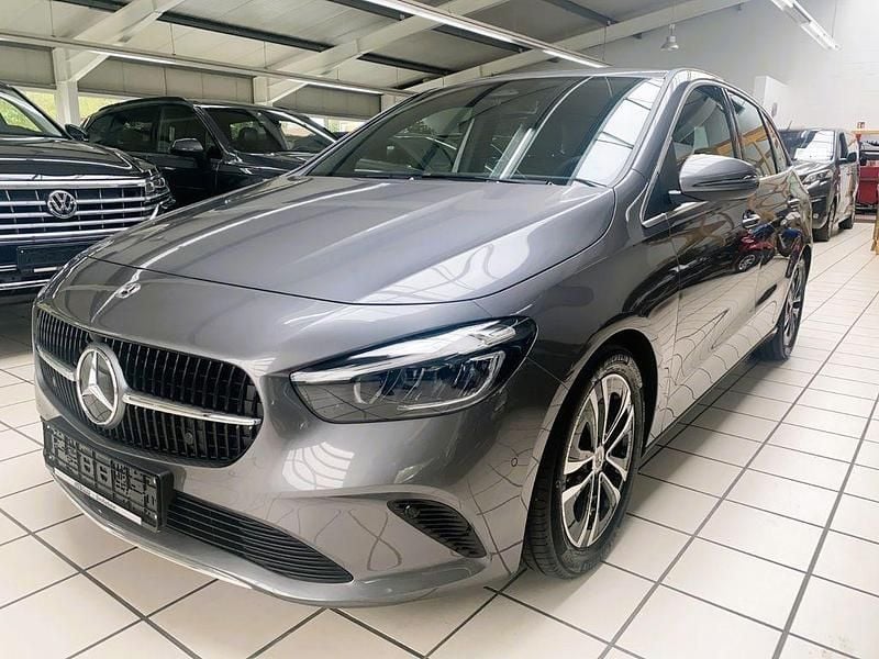 Gebraucht Mercedes B200 163 PS (119 kW) 2024 Grau Van / Kleinbus