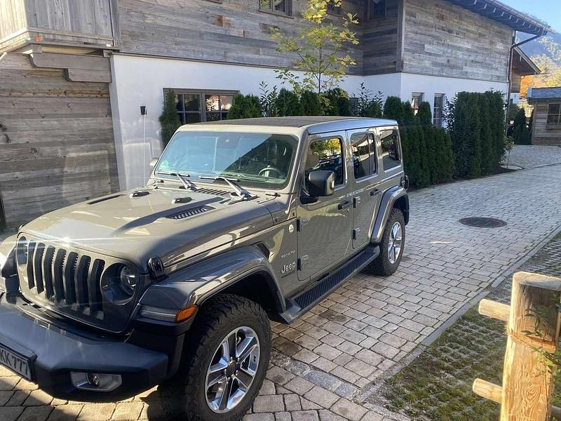 Grau Gebraucht 2019 Jeep Wrangler Sahara SUV | 43.850 € (Fairer Preis) - Bild 1/4