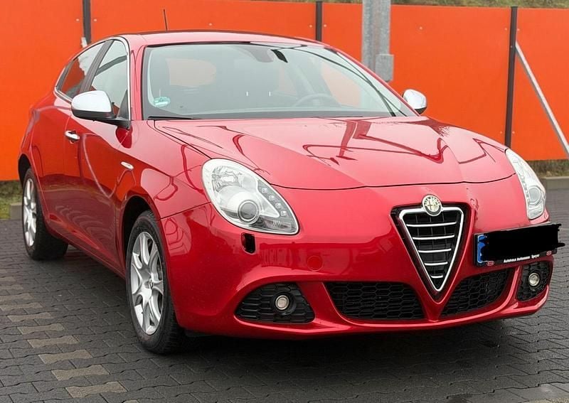 Rot Gebraucht 2010 Alfa Romeo Giulietta Competizione Kleinwagen | 4.990 € (Fairer Preis) - Bild 1/4