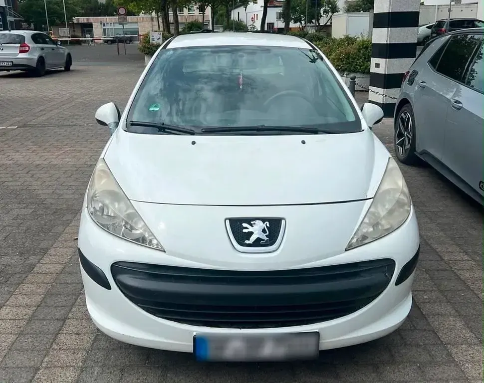 Gebraucht Peugeot 207 73 PS (53 kW) 2009 Weiß Kleinwagen