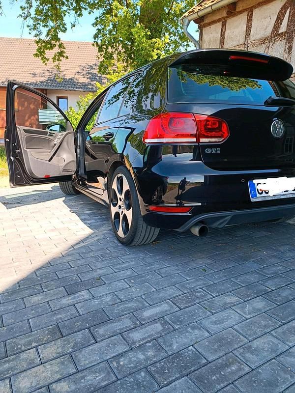 Schwarz Gebraucht 2011 VW Golf VI GTI Limousine | 11.780 € (Teuer) - Bild 1/4