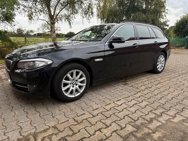 Schwarz Gebraucht 2012 BMW 520 Kombi | 7.999 € (Superpreis) - Bild 1/4