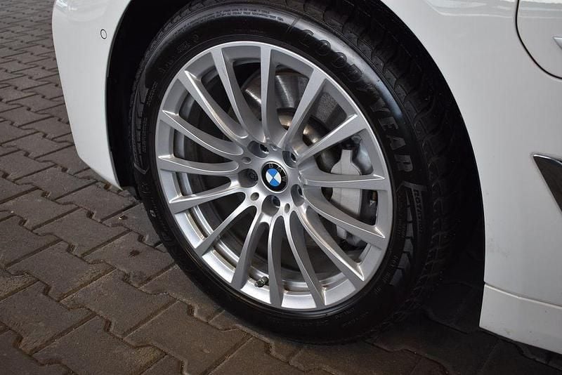 Gebraucht BMW 530e 184 PS (135 kW) 2023 Alpinweiss iii Kombi