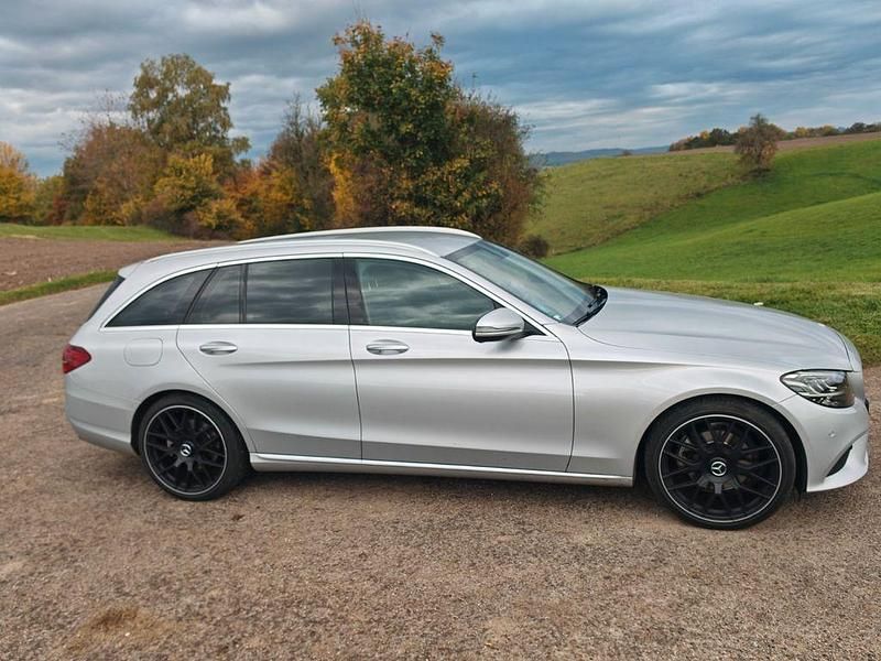 Gebraucht Mercedes C220 Avantgarde 194 PS (142 kW) 2020 Silber Limousine