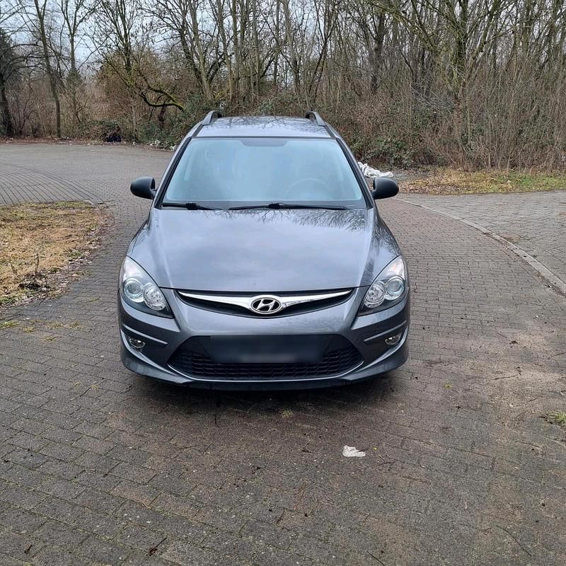 Gebraucht Hyundai i30 90 PS (66 kW) 2011 Grau Kombi