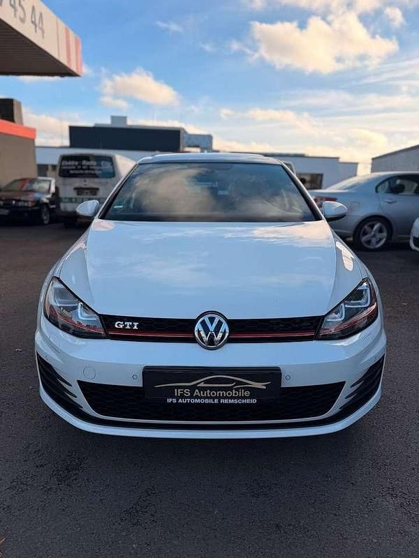 Gebraucht VW Golf VII GTI 220 PS (161 kW) 2017 Oryxweiss Limousine