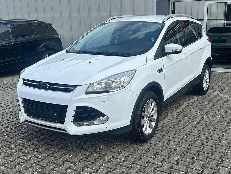 Weiß Gebraucht 2016 Ford Kuga Titanium SUV | 12.500 € (Guter Preis) - Bild 1/4