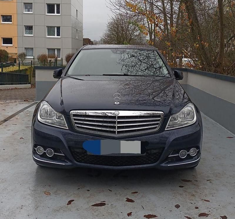 Gebraucht Mercedes C200 Elegance 184 PS (135 kW) 2012 Blau Limousine