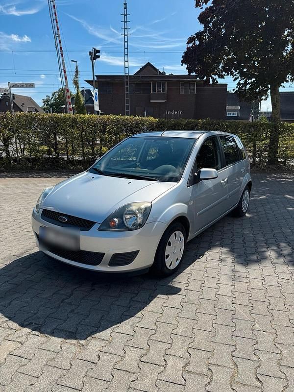 Grau Gebraucht 2008 Ford Fiesta Kleinwagen | 3.950 € (Teuer) - Bild 1/4