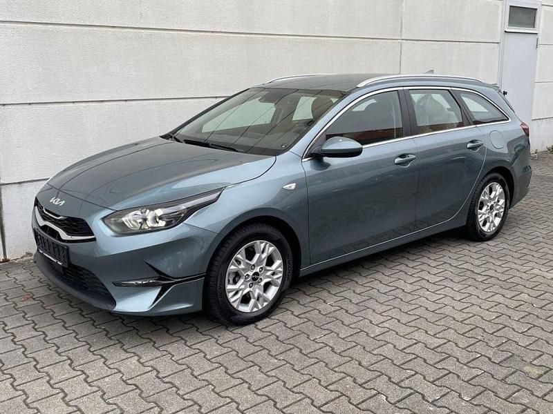 Gebraucht Kia Ceed Vision 136 PS (100 kW) 2024 (usg) yucca stahlgrau met. (metallic) Kleinwagen